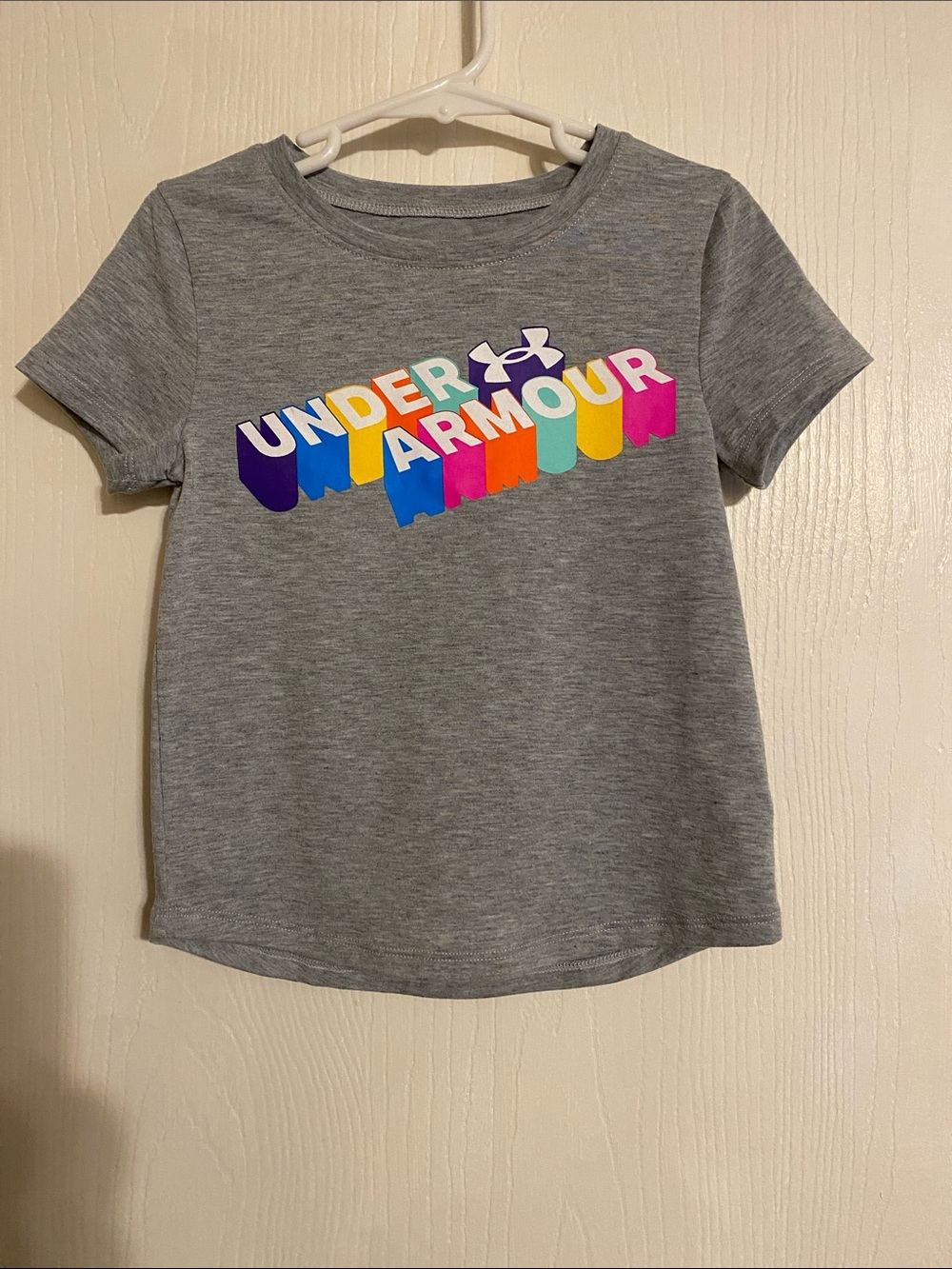 Under Armour Girls' Heather Gray Tee with Multicolor Logo